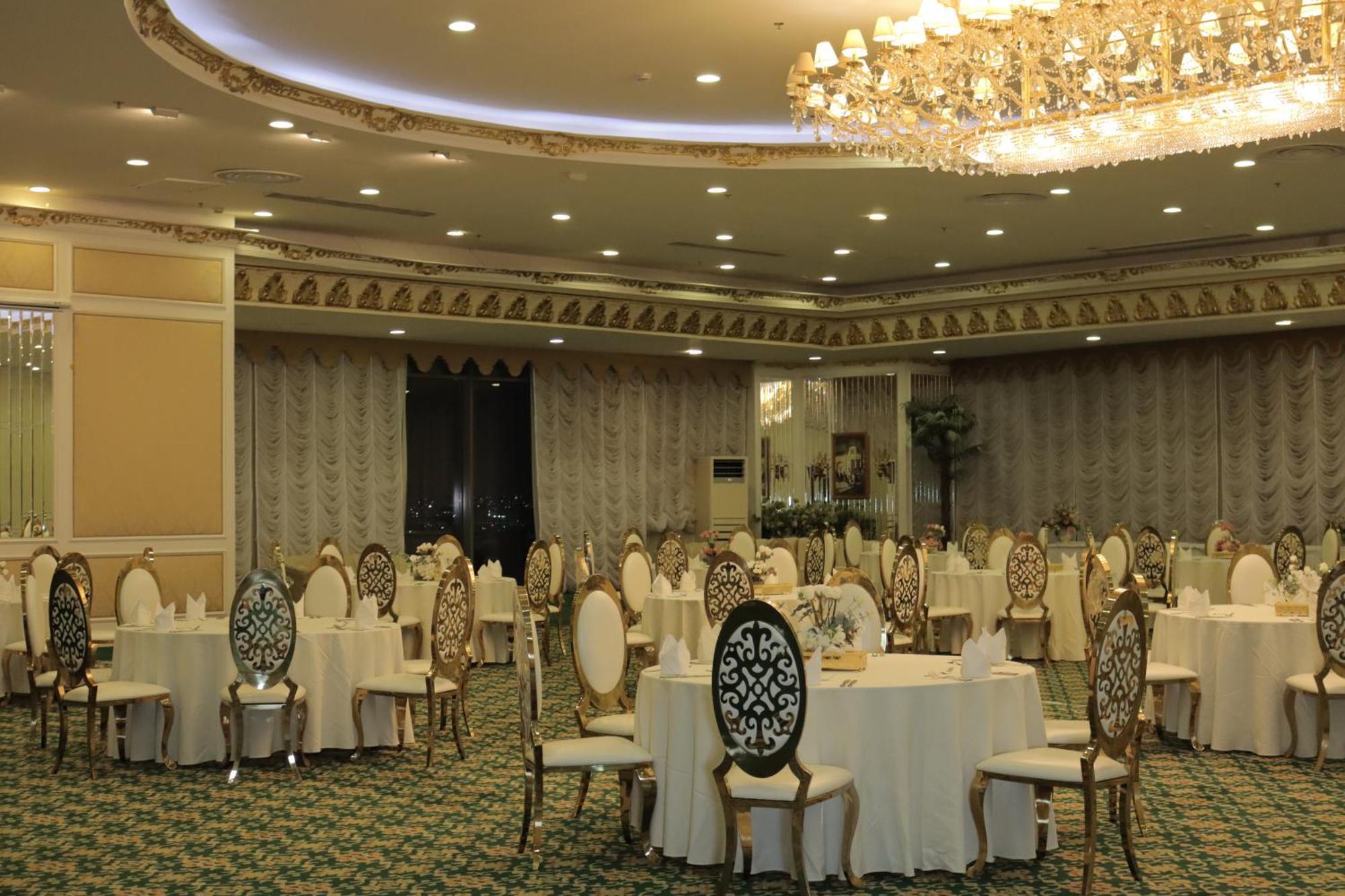 Habitat Suites, Hotel