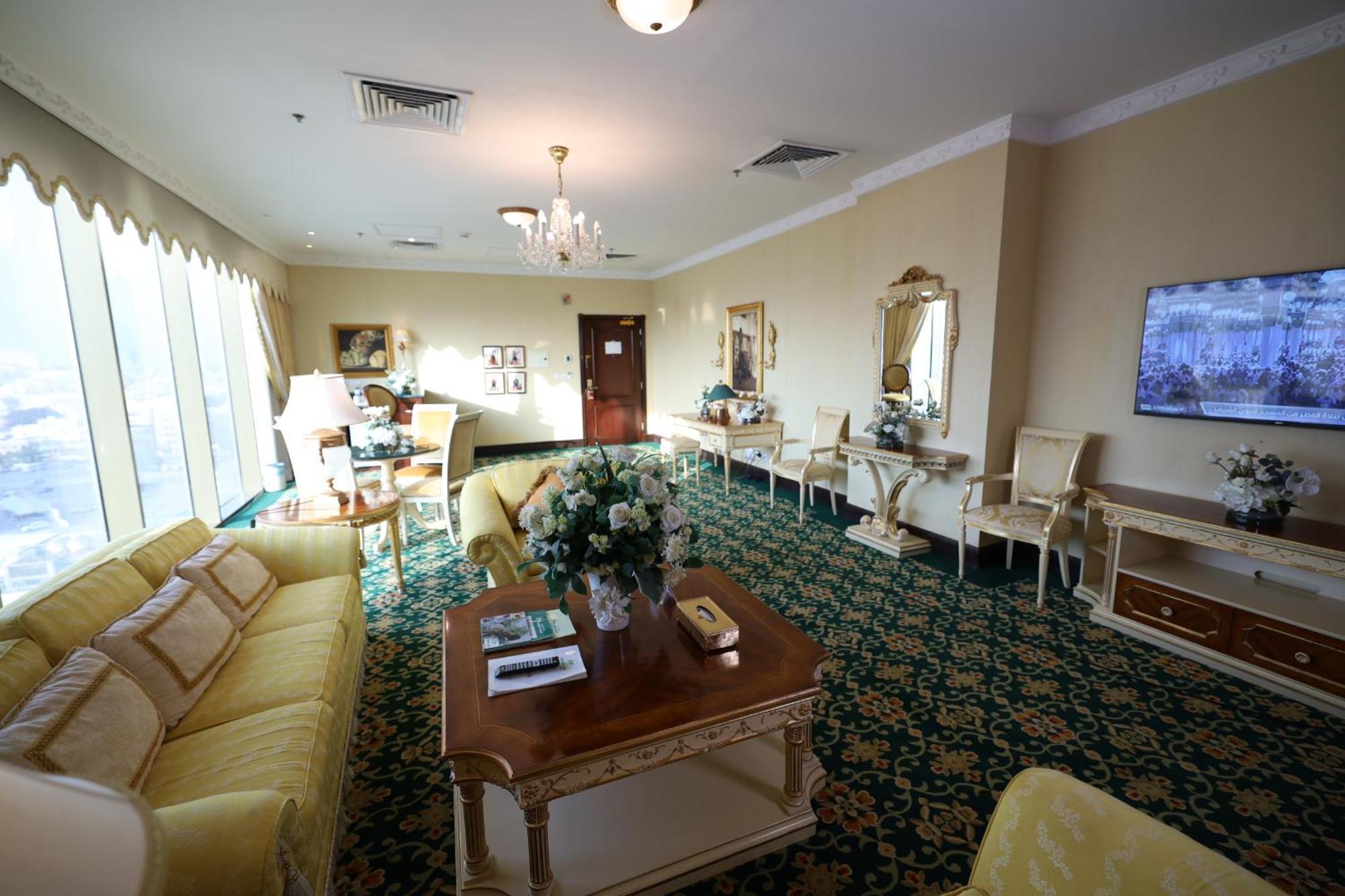 Habitat Suites, Hotel