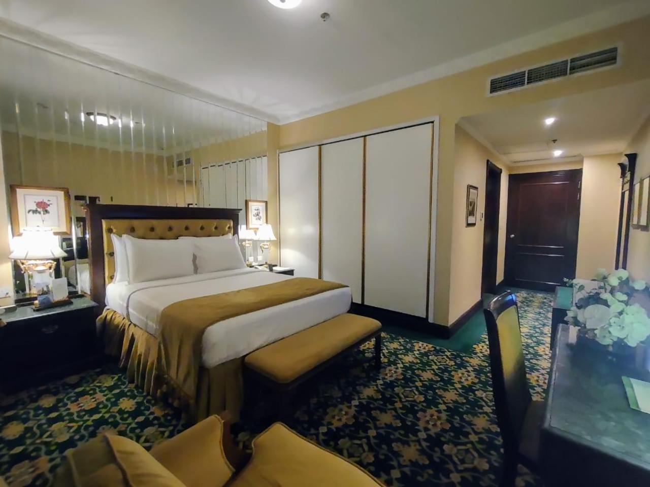 Hotel Habitat Suites,