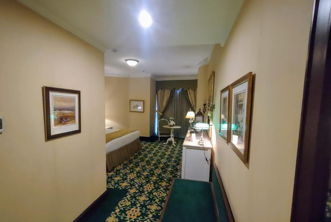 Habitat Suites, Hotel
