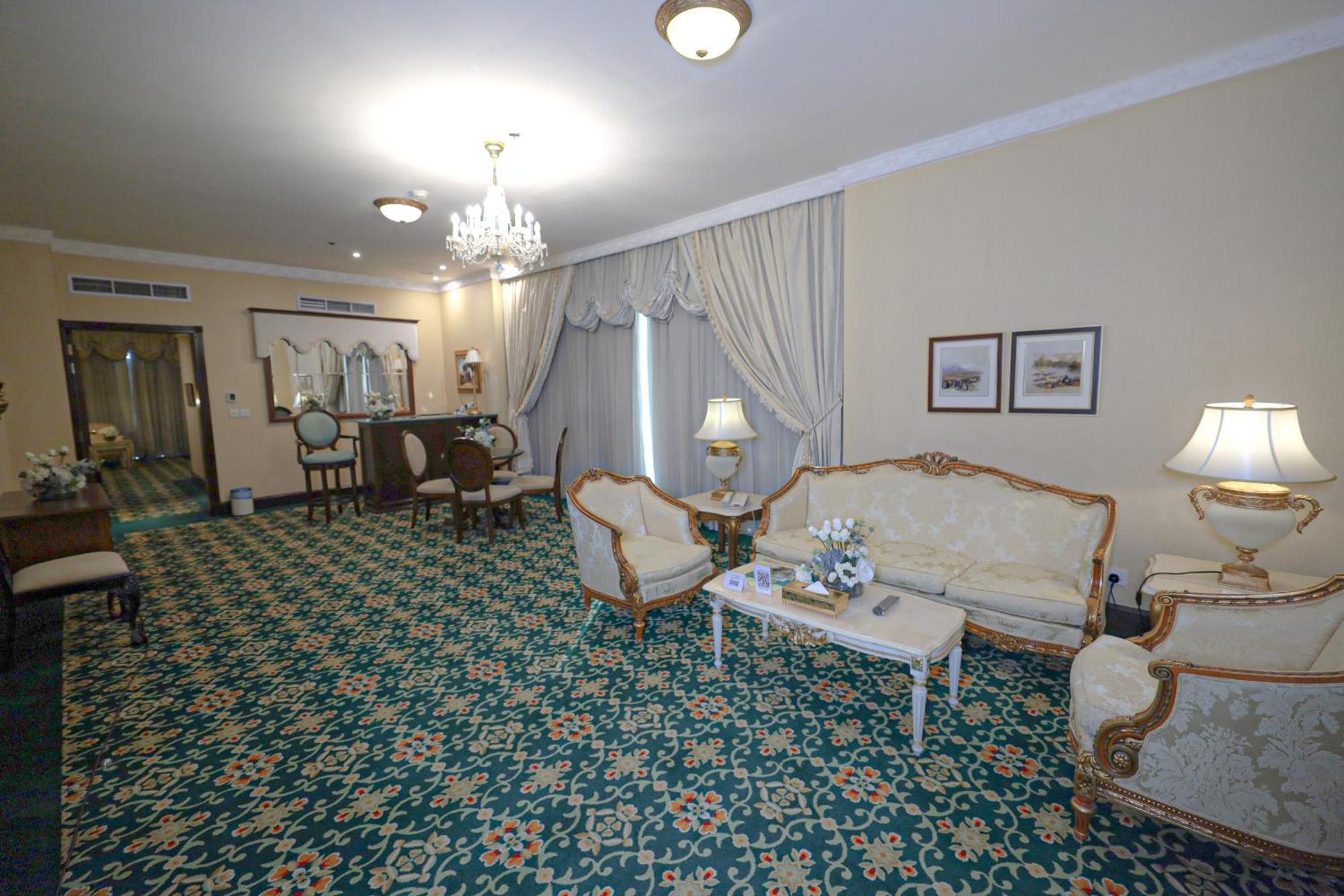 Hotel Habitat Suites,