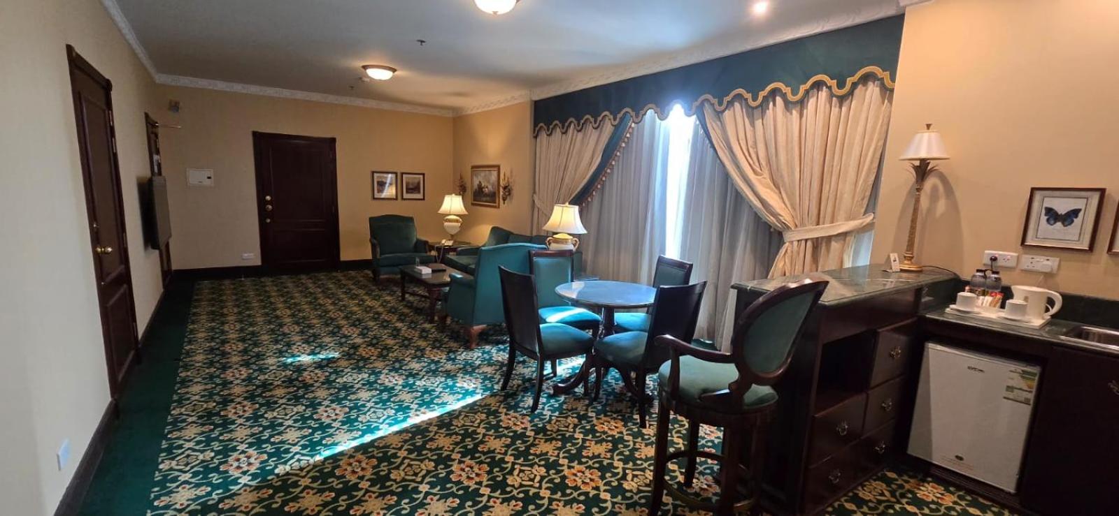 Hotel Habitat Suites, 5*